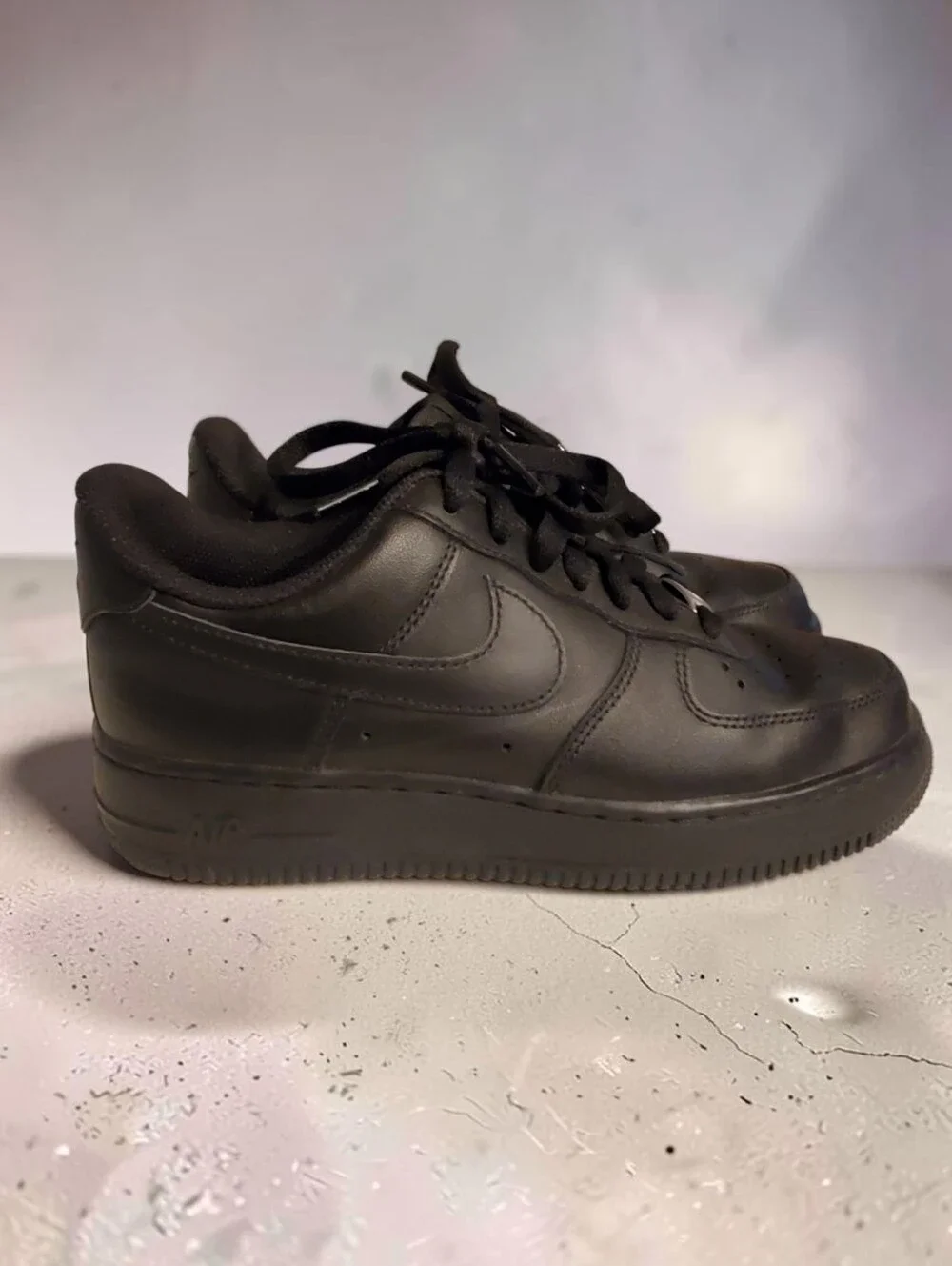 Men's 6 Nike AIR FORCE 1 Black Sneakers